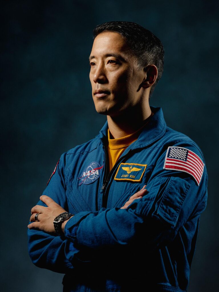Astronauta da NASA Jonny Kim sai da agência para continuar o serviço militar