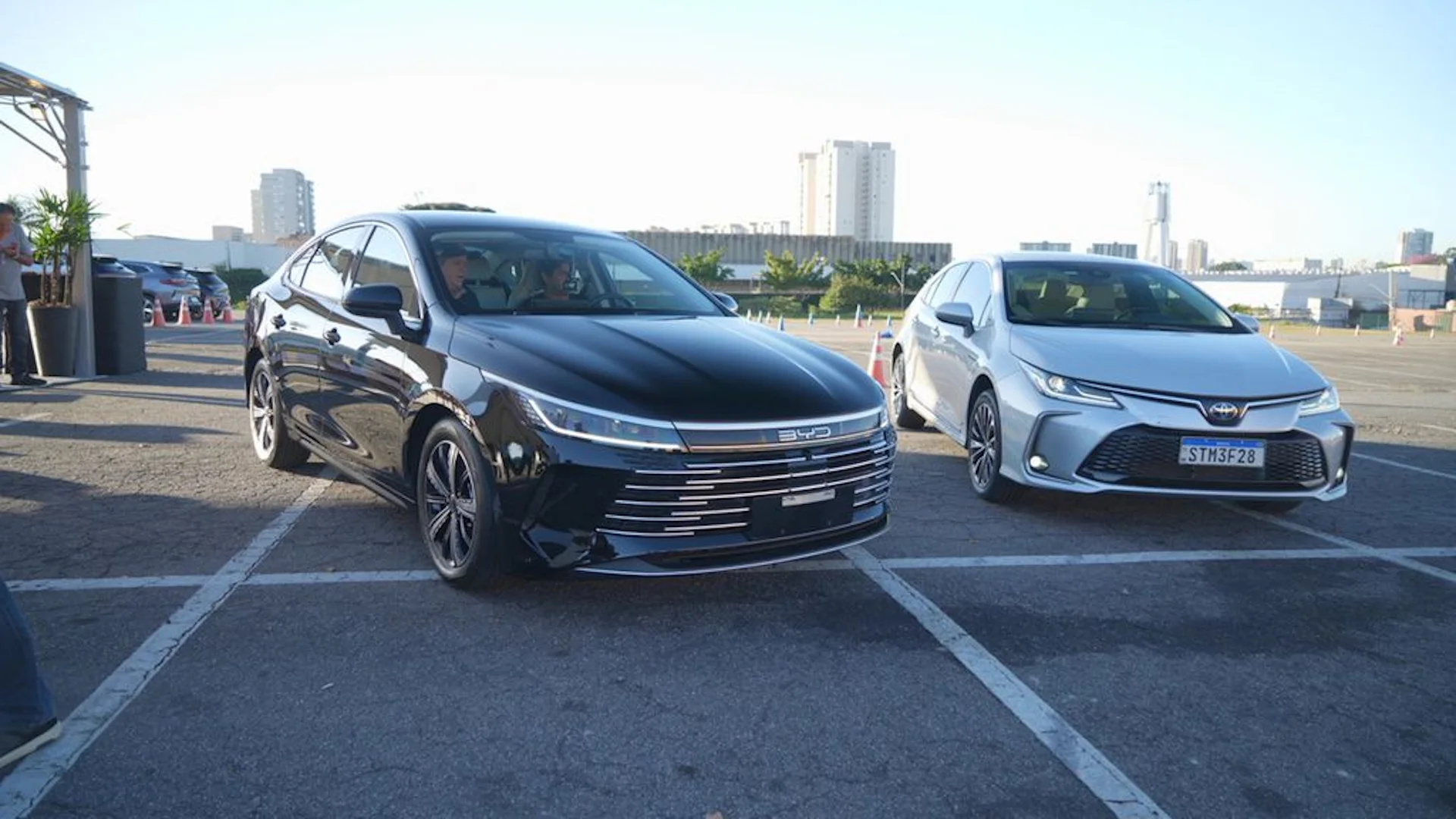Editar informações da imagem BYD King x Toyota Corolla