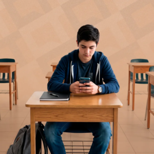 Celular proibido nas escolas funcionou? O que mudou após 1 ano
