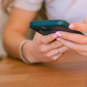 Como formatar e resetar o celular: guia completo para Android e iPhone