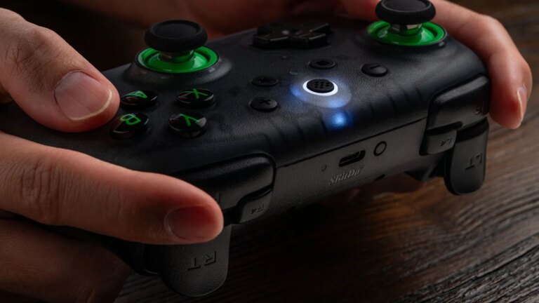Controle 8BitDo transparente para PC saindo baratinho com cupom no AliExpress