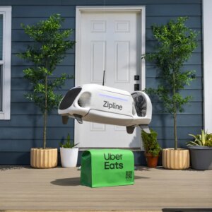 Drone do Uber Eats abre a barriga e solta “filhote” para entregar comida