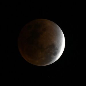 Falta apenas 1 semana para um eclipse lunar parcial de 96%: aqui está o que você precisa saber