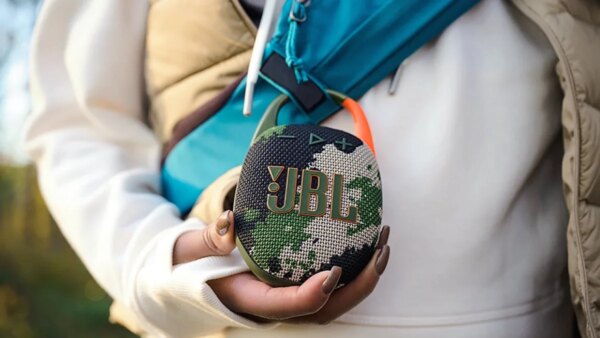 JBL por R$ 282? Cupom da Netshoes derruba preço de caixa portátil