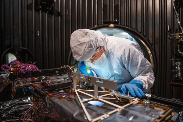 NASA conclui instrumento científico implantado por astronautas para a superfície lunar