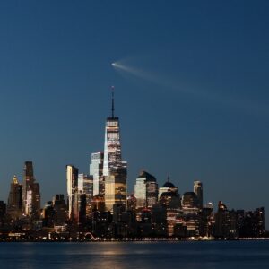 O lançamento final do Falcon 9 Starlink na Flórida cria lindas 'águas-vivas' sobre a cidade de Nova York (vídeo)