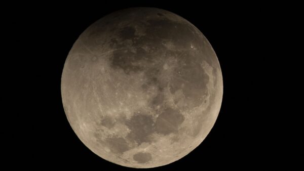 O que esperar de cada estágio do eclipse lunar parcial de 27 a 28 de agosto