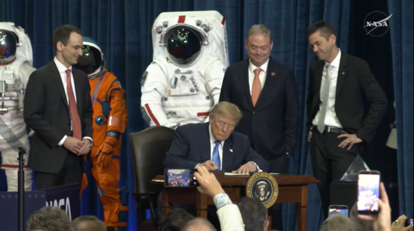 Presidente Trump assina ordem executiva para criar a Academia Espacial dos EUA