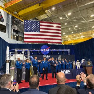Presidente homenageia tripulação Artemis II da NASA com o maior prêmio espacial dos EUA