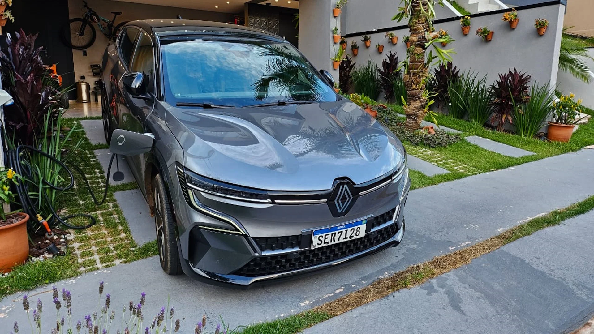 Editar informações da imagem Renault Megane E-Tech