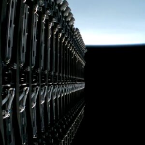 SpaceX envia 27 satélites Starlink para órbita no 100º lançamento do foguete Falcon do ano (fotos)