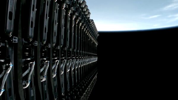 SpaceX envia 27 satélites Starlink para órbita no 100º lançamento do foguete Falcon do ano (fotos)