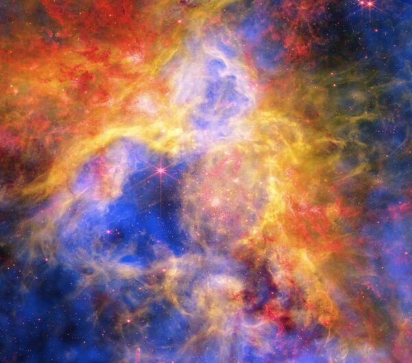 Telescópios da NASA criam 'artesanato' colorido a partir de nebulosa próxima