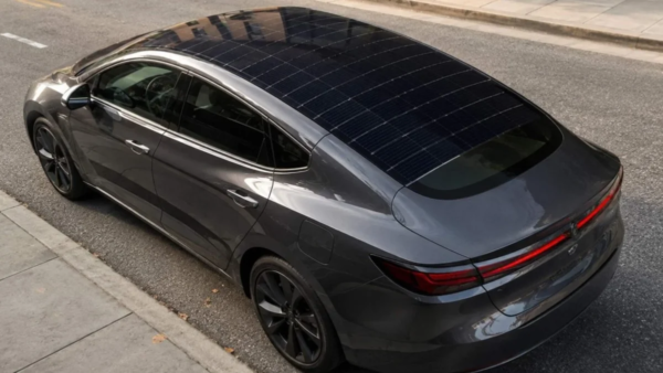 Teto solar que carrega carro elétrico? Fornecedora da Tesla inova com vidro fotovoltaico