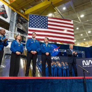 Tripulação Artemis II da NASA recebe medalha de honra espacial do Congresso