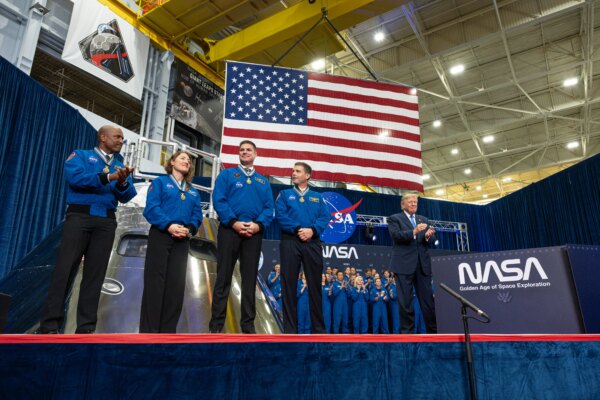 Tripulação Artemis II da NASA recebe medalha de honra espacial do Congresso