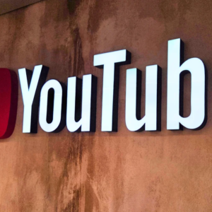 YouTube prepara novo visual com "jeitinho de Apple" no iOS; veja o que vai mudar