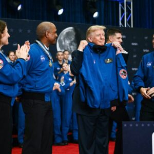 ‘Vai ser lindo’: Presidente Trump assina ordem para criar a Academia Espacial dos EUA
