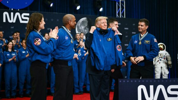 ‘Vai ser lindo’: Presidente Trump assina ordem para criar a Academia Espacial dos EUA