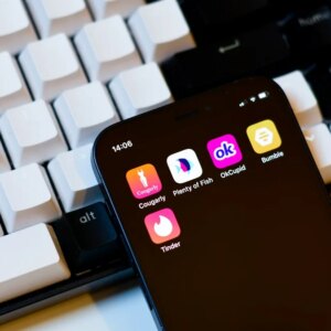 Por que apps de namoro estão exigindo reconhecimento facial para criar perfil?