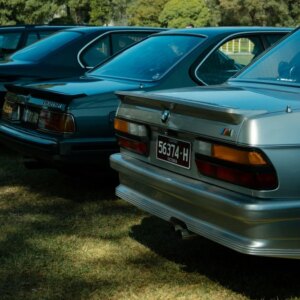 Você sabe por que sedans não têm limpador no vidro traseiro?