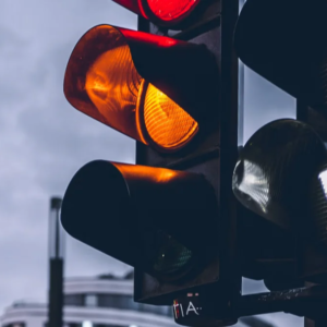 Semáforo desligado: você sabe de quem é a verdadeira preferência no cruzamento?