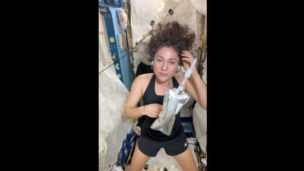 A astronauta da NASA Jessica Meir compartilha pontas de cabelo cacheado zero-G da ISS (vídeo)