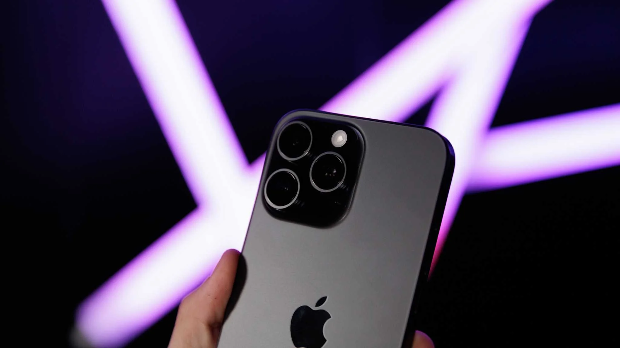 iPhone Pro Max C&acirc;mera e Logo