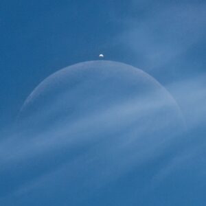 APOD: 2026, 15 de setembro - Um eclipse diurno: a lua oculta Vênus
