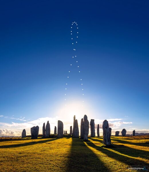 APOD: 2026, 20 de setembro – Analema sobre as Pedras Callanish