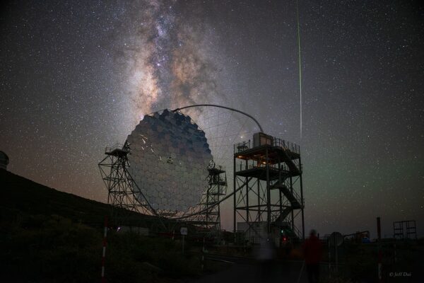 APOD: 2026, 26 de setembro – Meteoro Espelhado e Via Láctea