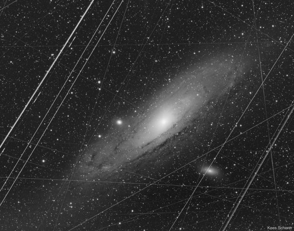 APOD: 2026 27 de setembro – Andromeda Antes e Depois do Photoshop
