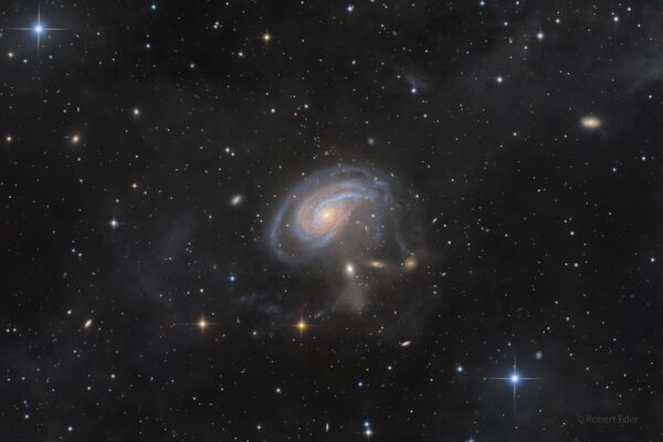 APOD: 30 de setembro de 2026 – Arp 78: Galáxia peculiar em Áries