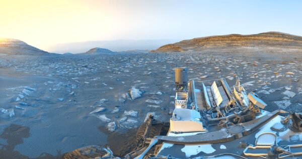Cartão postal Curiosity comemora o 5.000º dia do Rover em Marte