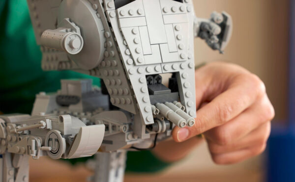 Este conjunto Lego Star Wars UCS AT-ST está mais barato do que nunca e sempre amarei esse andador de galinha