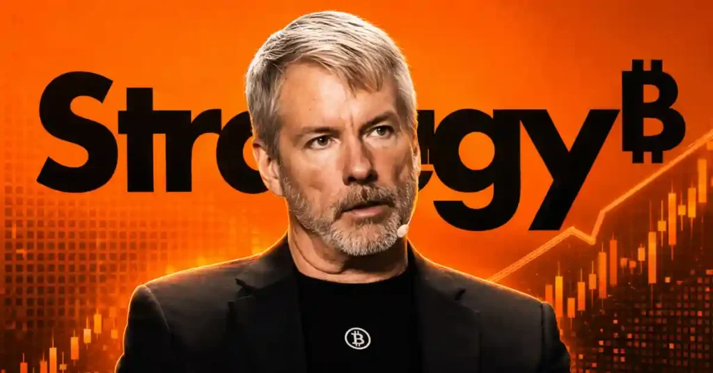 Michael Saylor na frente de uma sobreposição de texto de estratégia e um gráfico Bitcoin laranja.