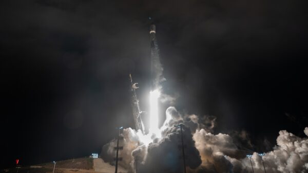 Foguete SpaceX Falcon 9 lança satélites Starlink em órbita em seu 35º vôo