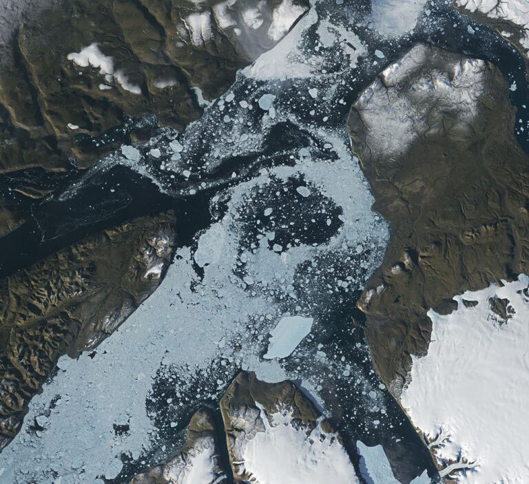 Ice Island sobrevive ao confronto com Joe Island
