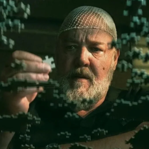 Memória apagada e crime sem solução: thriller com Russell Crowe domina o streaming