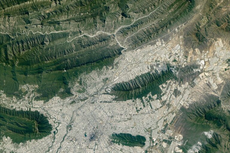 Monterrey entre montanhas - NASA Science