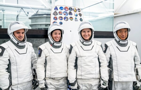 NASA compartilha atribuições da SpaceX Crew-14 para missão na estação espacial