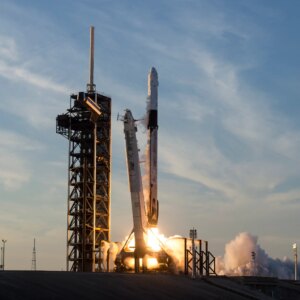 NASA concede voos de três tripulações da SpaceX para a estação espacial
