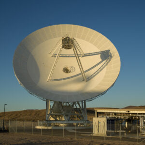 NASA expande Deep Space Network com nova antena gigante no deserto da Califórnia