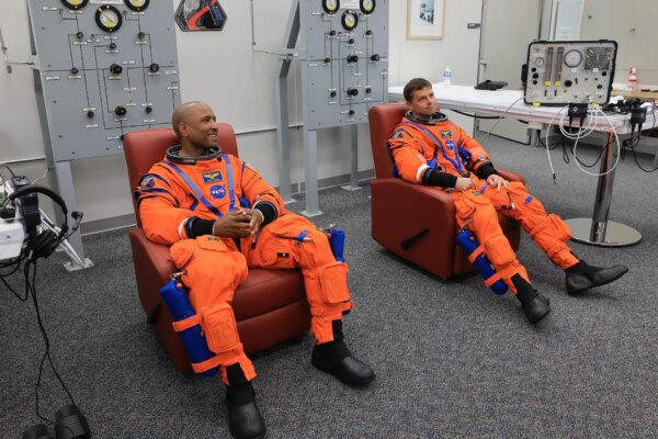 NASA nomeia dois astronautas Artemis II para o programa emérito