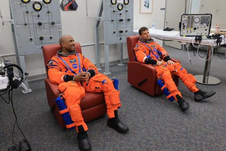 NASA nomeia dois astronautas Artemis II para o programa emérito