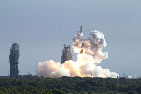 Neste dia no espaço! 10 de setembro de 2011: NASA lança sondas GRAIL à lua para mapear a gravidade lunar irregular