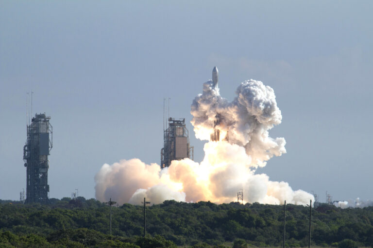 Neste dia no espaço! 10 de setembro de 2011: NASA lança sondas GRAIL à lua para mapear a gravidade lunar irregular