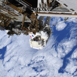 Reparando a ISS 250 milhas acima da Terra, foto do dia de 1º de setembro de 2026