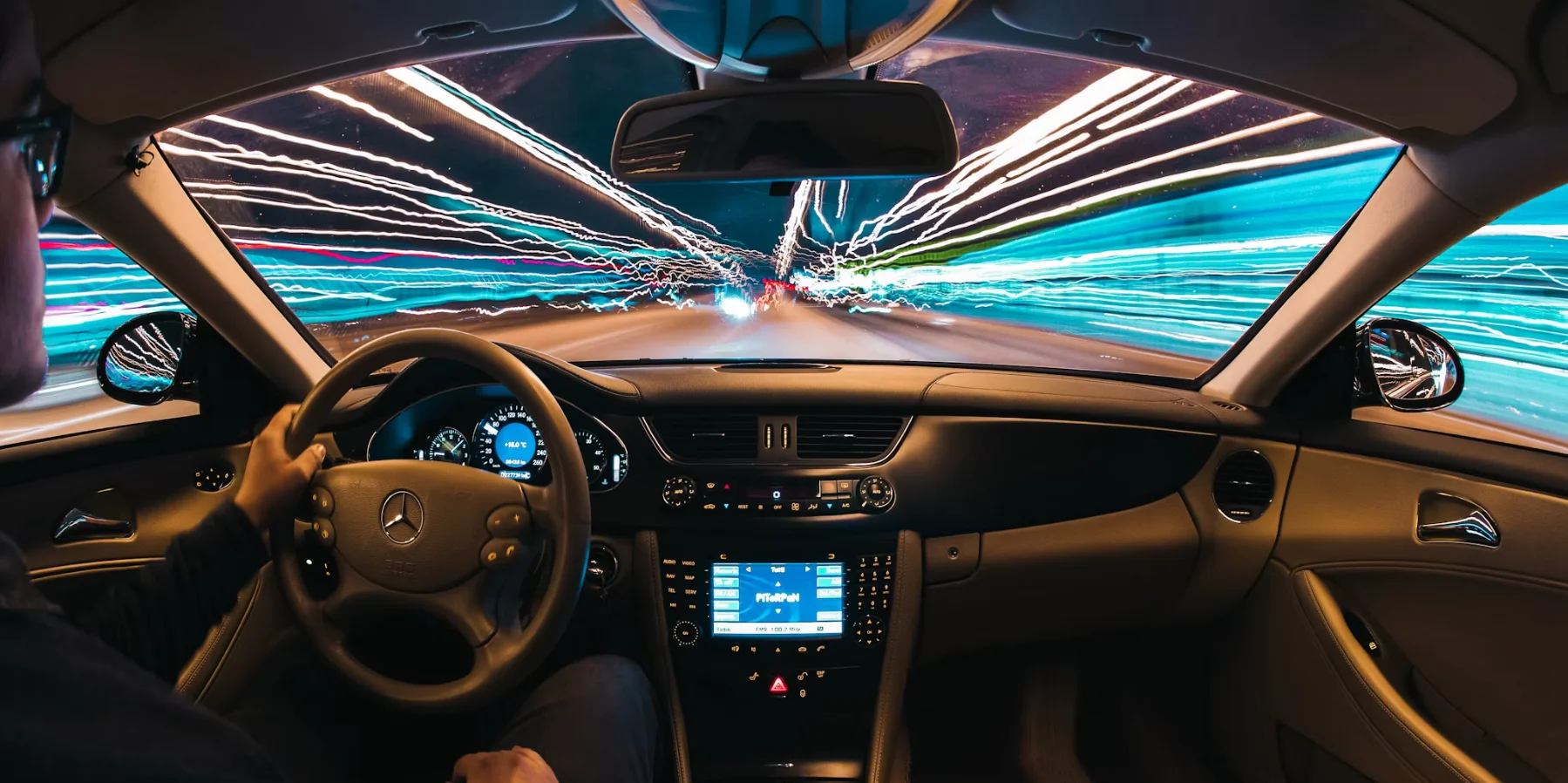 Editar informações da imagem carro estrada noite