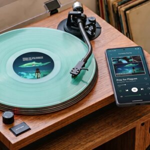Som do Vinil é melhor que Spotify ou CD? Descobrimos a verdade com especialista